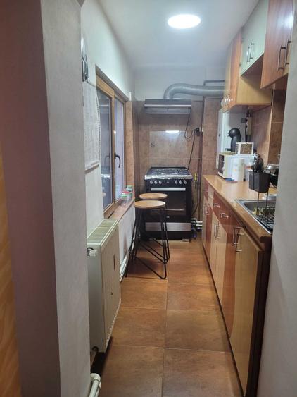Apartament cu 3 camere semidecomandat în Debarcader