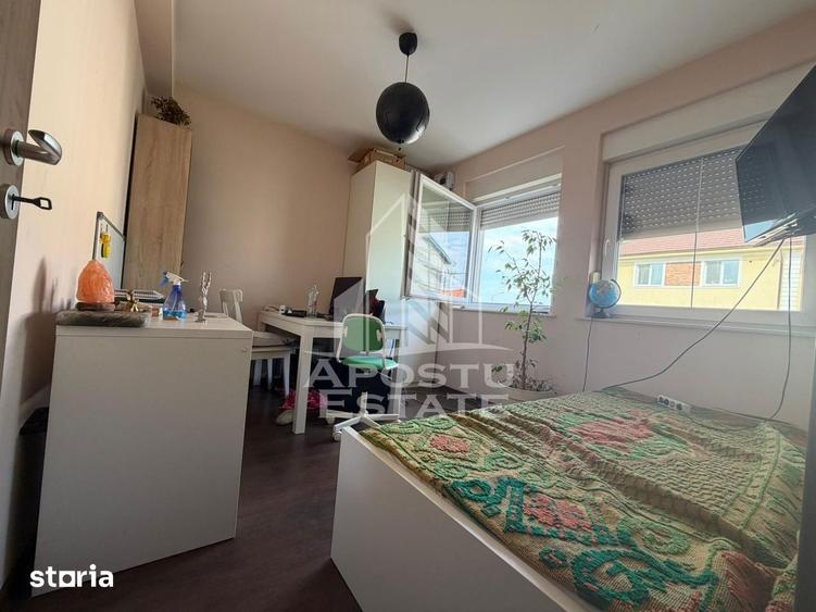 Apartament cu 3 camere semidecomandat, mobilat în Blașcovici