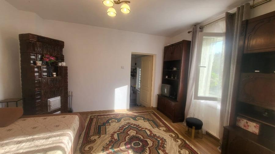Casă cu 5 camere cu Teren 4500 Mp în Jiana