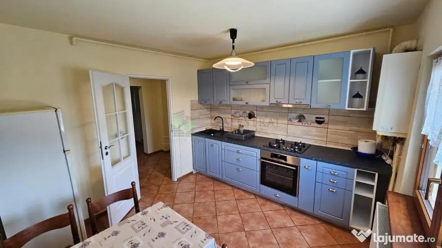 Apartament cu 3 camere decomandat în Răcădău