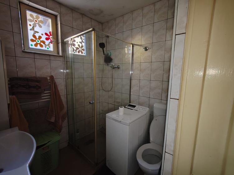 Casă individuală cu 3 camere cu Canalizare în Cristian