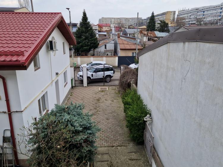 Casă individuală cu 5 camere cu Canalizare în Grivița