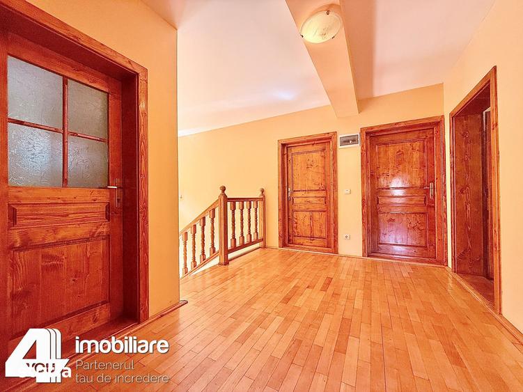 Casă cu 9 camere cu Teren 1180 Mp în Moneasa
