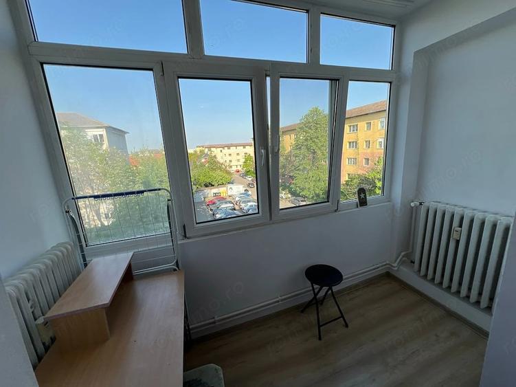 Apartament cu 3 camere semidecomandat în Olimpia-Stadion