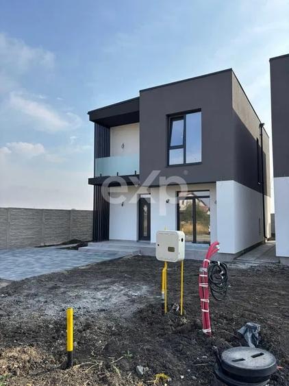 Casă individuală cu 5 camere cu Canalizare în Săcălaz