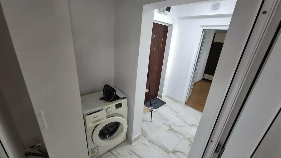 Apartament cu 3 camere semidecomandat în Independenței