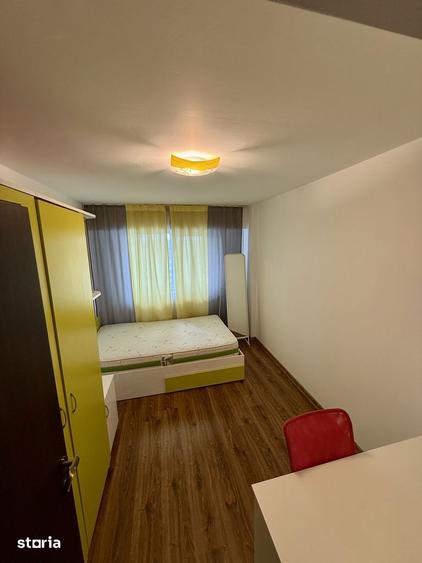 Apartament cu 3 camere decomandat în Micro 12