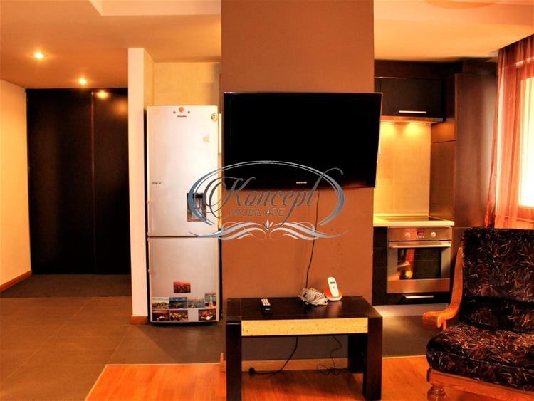 Apartament cu 3 camere semidecomandat, mobilat în Andrei Mureșanu