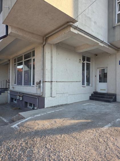 Spațiu comercial, de 27 mp, în Roșu