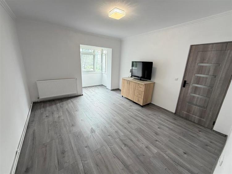 Apartament cu 2 camere semidecomandat în Podu Roș