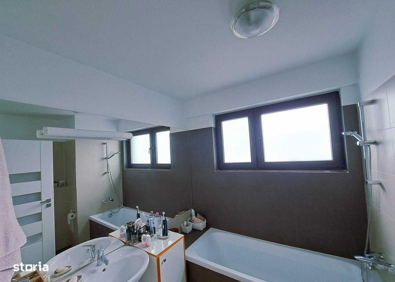 Apartament cu 4 camere decomandat în Est