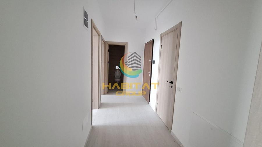Apartament cu 3 camere semidecomandat în Berceni
