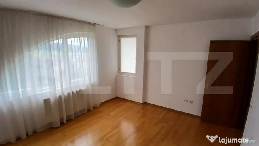 Vila de vanzare, 300 mp, zona Livezeni - 8