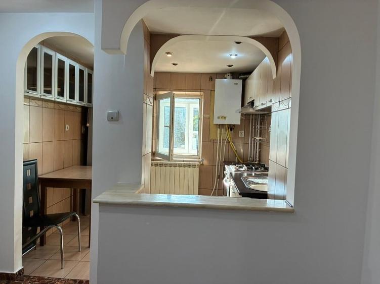 Apartament cu 2 camere decomandat, mobilat în Central