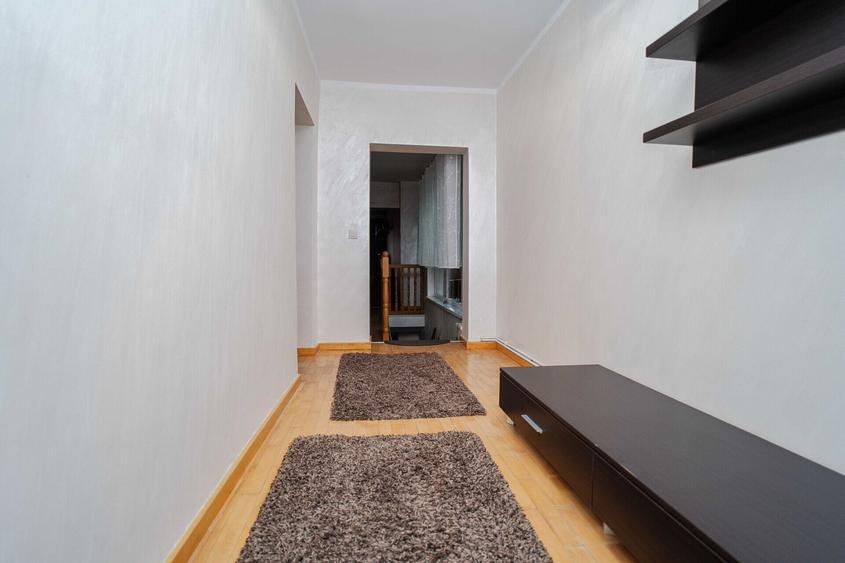 Apartament cu 3 camere decomandat, mobilat în Central