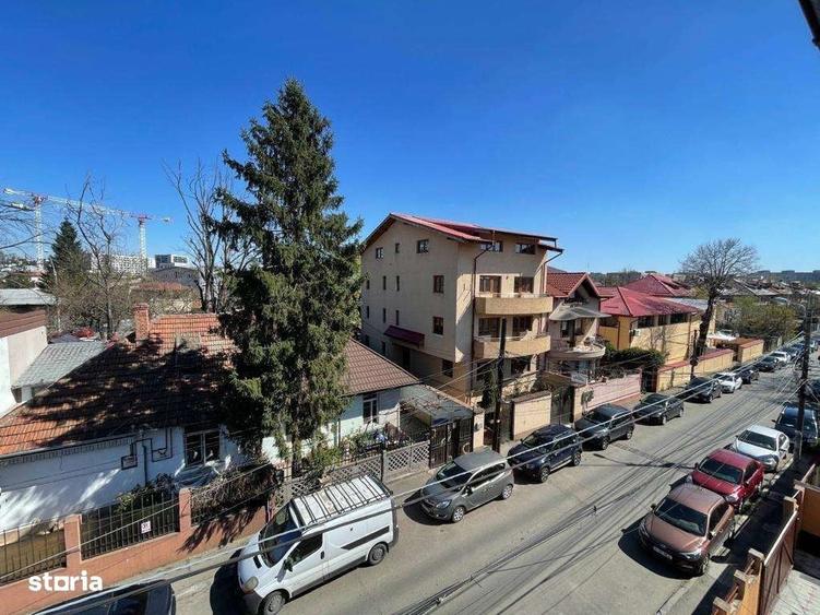 Casă cu 4 camere cu Teren 77 Mp în Drumul Sării
