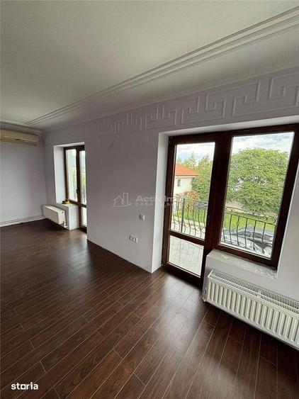 Casă cu 4 camere în Vânători