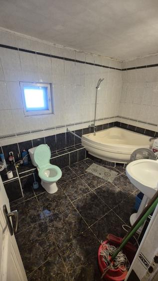 Apartament cu 3 camere semidecomandat în Dezmir