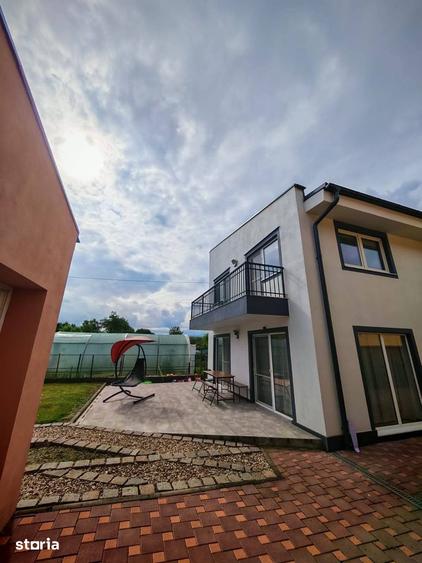 Casă cu 6 camere cu Teren 998 Mp în Central
