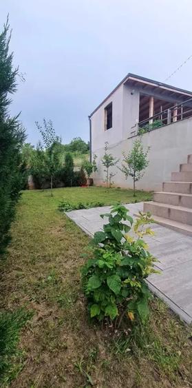 Casă individuală cu 5 camere cu Garaj în Cetate
