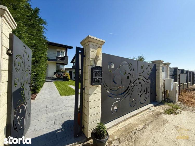 Casă cu 5 camere decomandat cu Piscina în Sântandrei