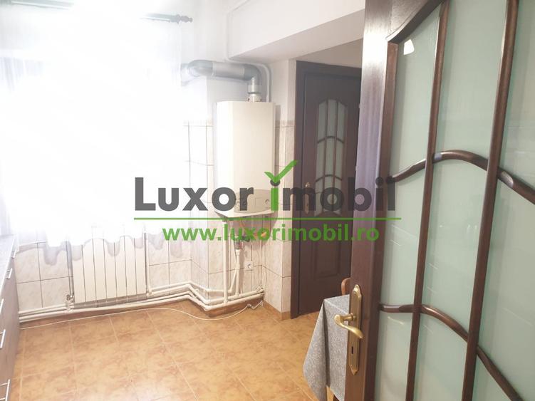 Apartament cu 3 camere decomandat în Centru Civic
