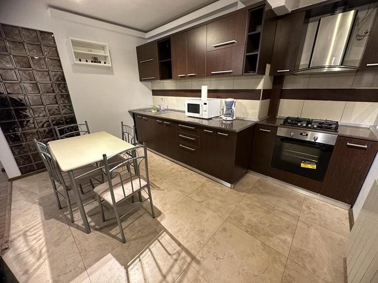 Apartament cu 3 camere decomandat în Ghencea
