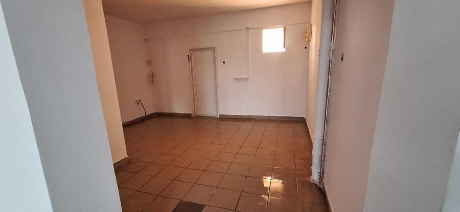 Spațiu comercial, de 75 mp, în Criș