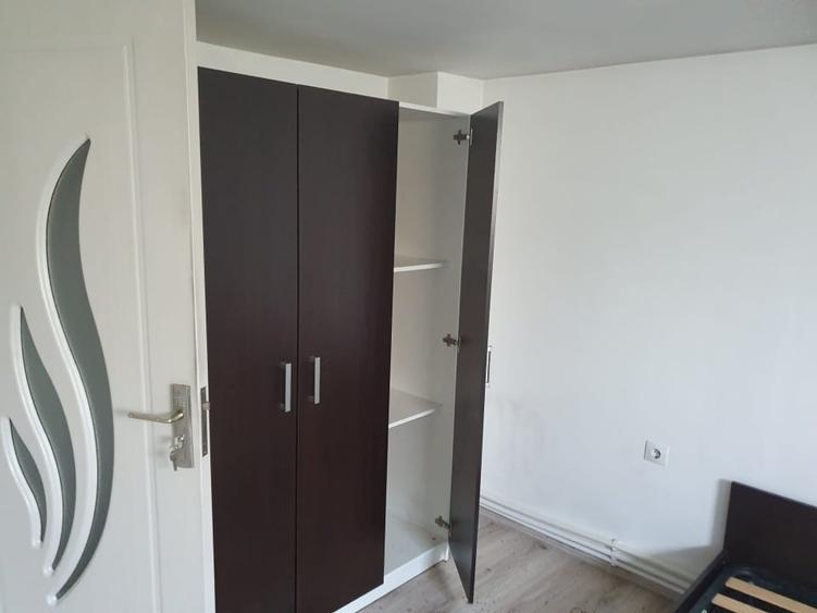 Casă individuală cu 5 camere cu Canalizare în Central