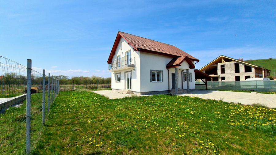 Casă cu 4 camere cu Canalizare în Sânpetru