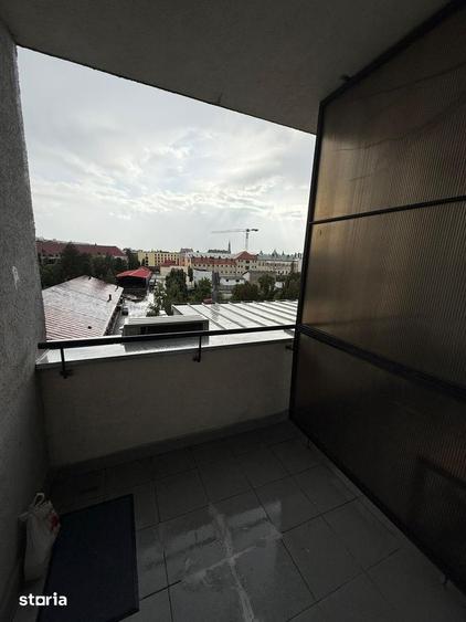 Apartament cu 4 camere semidecomandat în Central