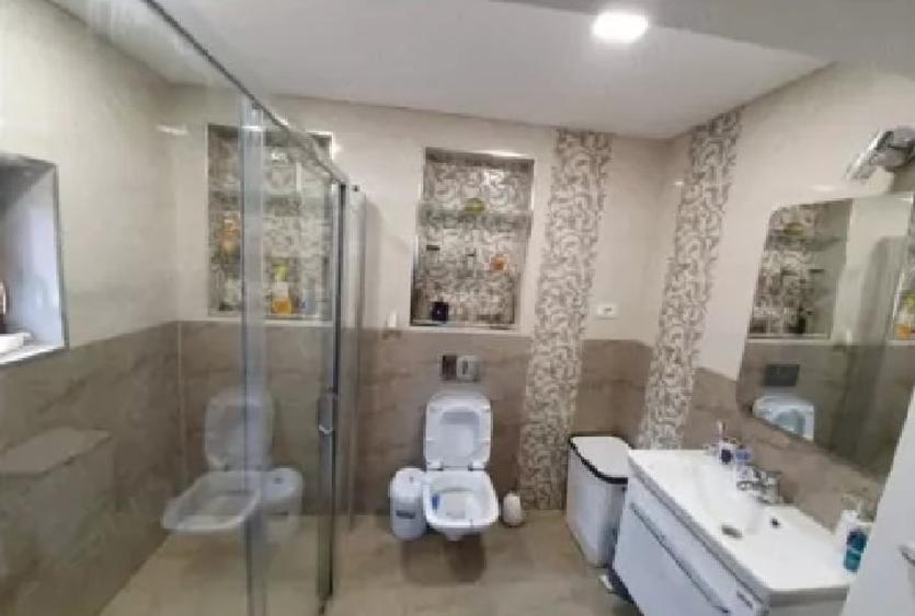 Casă individuală cu 5 camere cu Canalizare în Bariera Vâlcii
