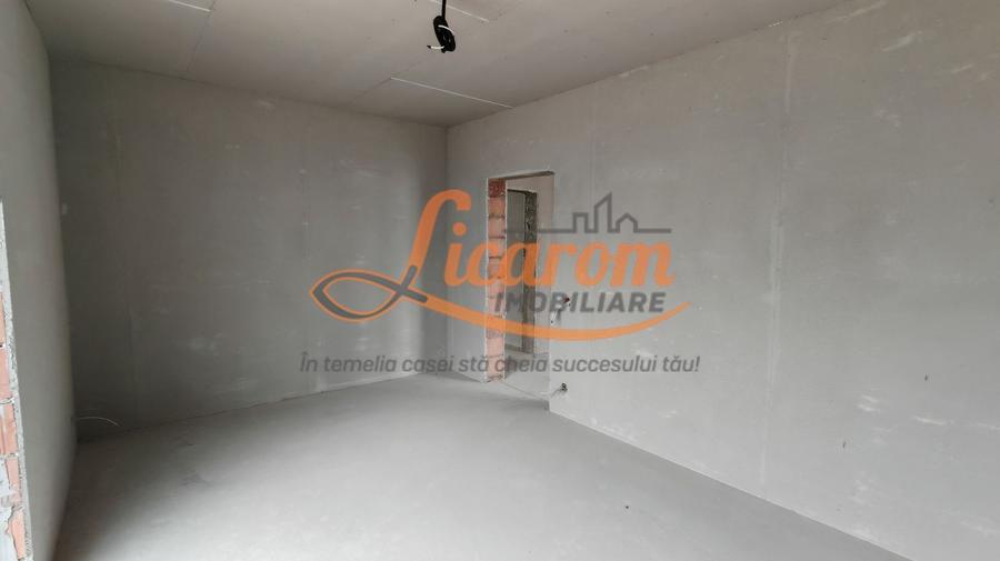 Casă individuală cu 4 camere cu Canalizare în Cristian