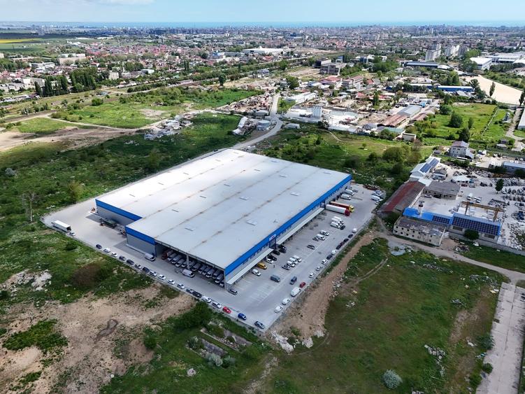 Spațiu industrial, de 24,000 mp, în Palas
