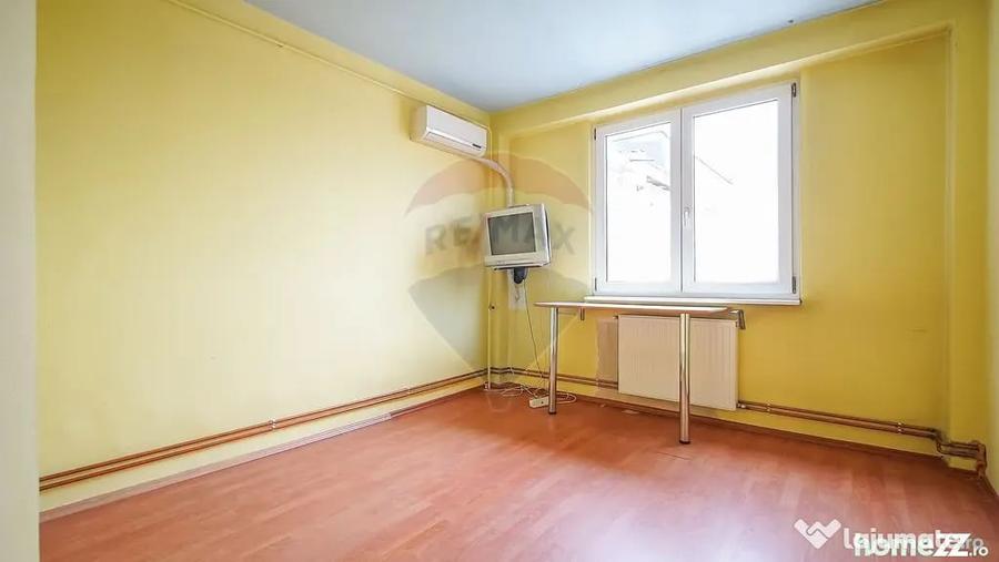 Apartament cu 3 camere decomandat în Astra