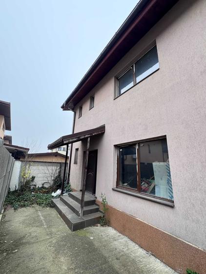 Casă cu 3 camere în Fundeni