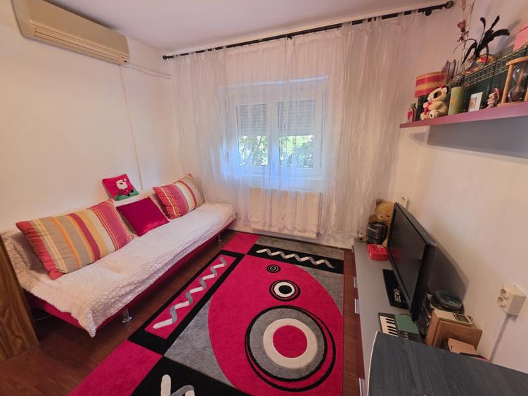 Apartament cu 3 camere decomandat în Aradului