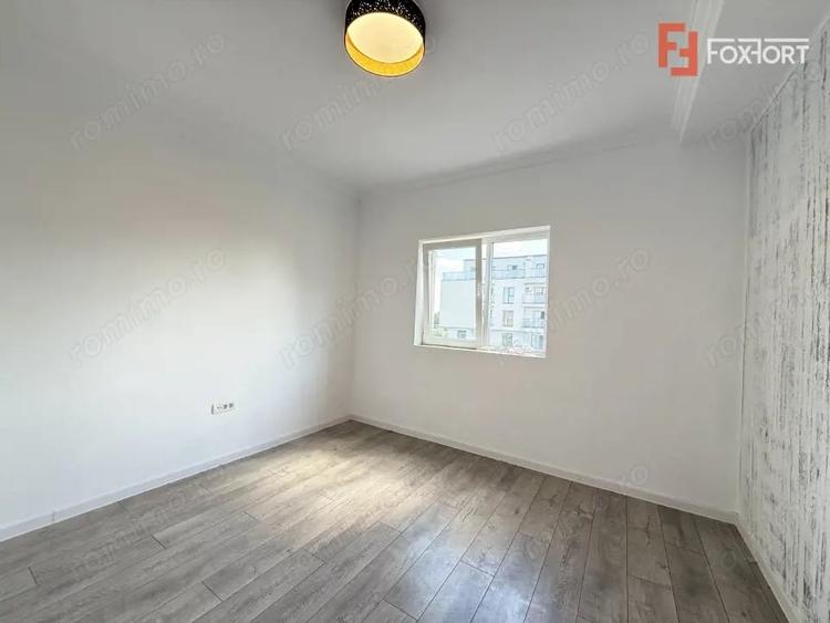 Apartament cu 3 camere semidecomandat în Torontalului