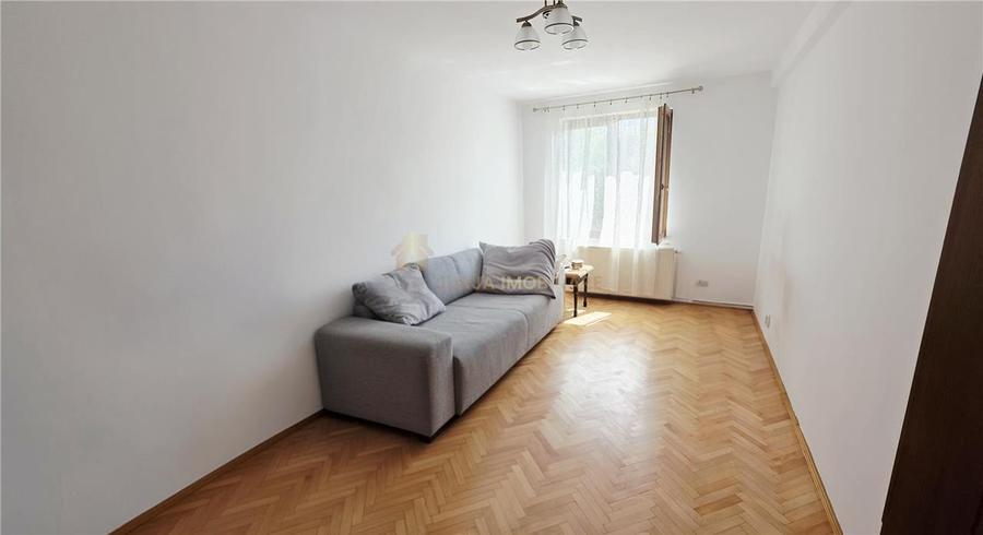 Apartament cu 3 camere semidecomandat, mobilat în Andrei Mureșanu