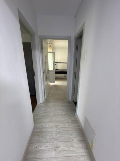 Apartament cu 3 camere semidecomandat în Mărășești