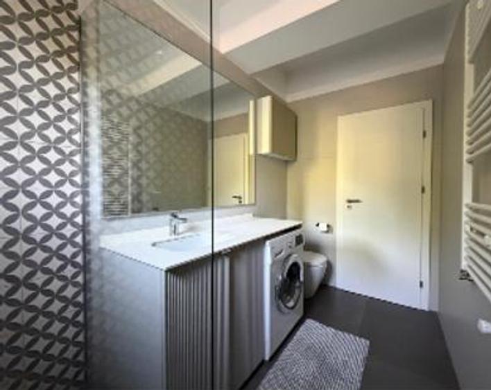 Apartament cu 3 camere semidecomandat în Unirii