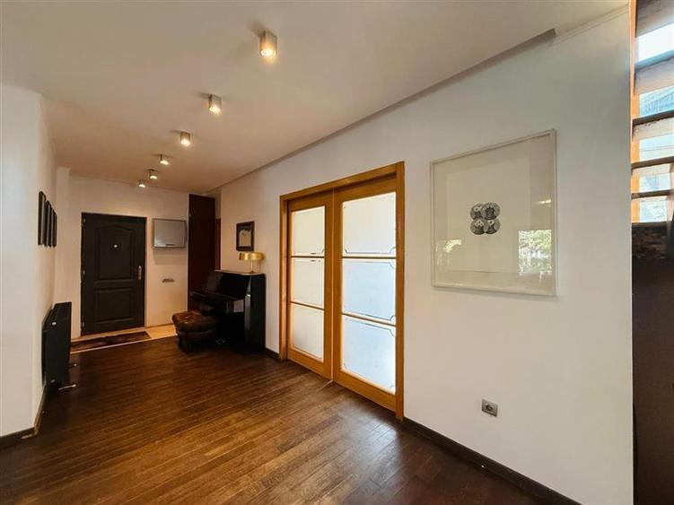 Duplex cu 6 camere cu Piscina în Iancu Nicolae