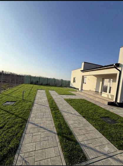 Casă cu 4 camere în Adunații-Copăceni