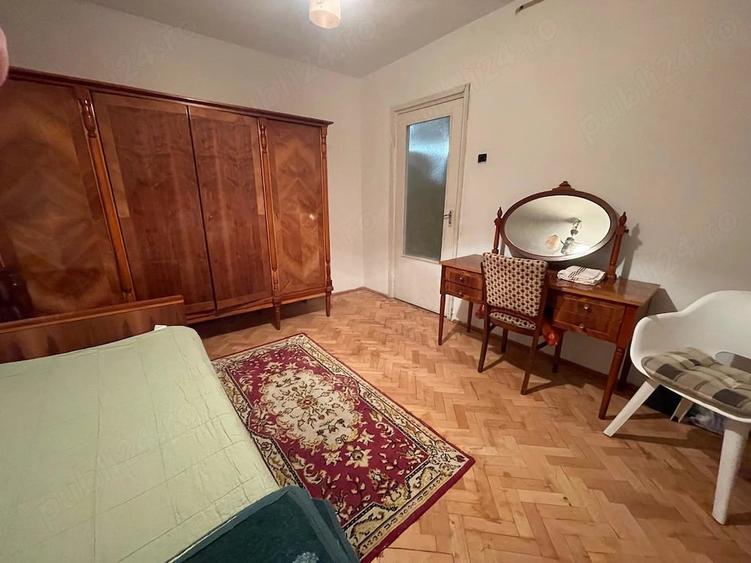 Apartament cu 4 camere decomandat în Central