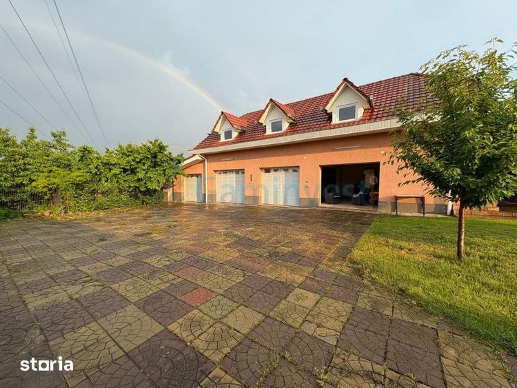 Casă cu Teren 3405 Mp în Sânmartin