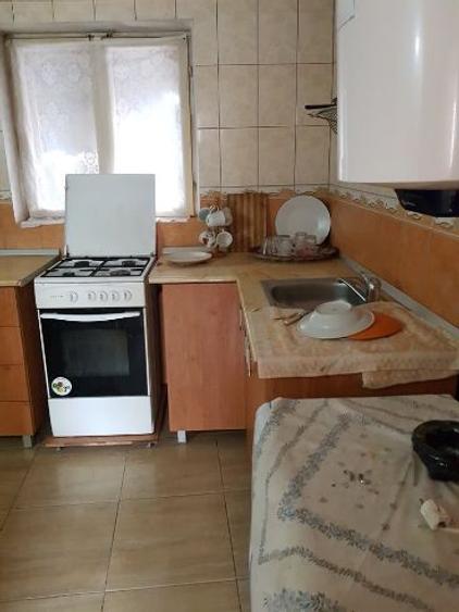 Casă cu 5 camere cu Teren 100 Mp în Romanești