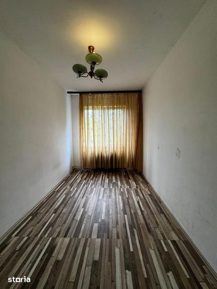 Apartament cu 3 camere semidecomandat în Tătărași