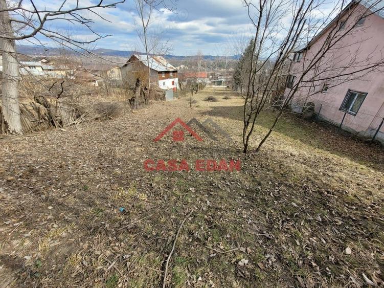 Casă cu Teren 3676 Mp în Poiana