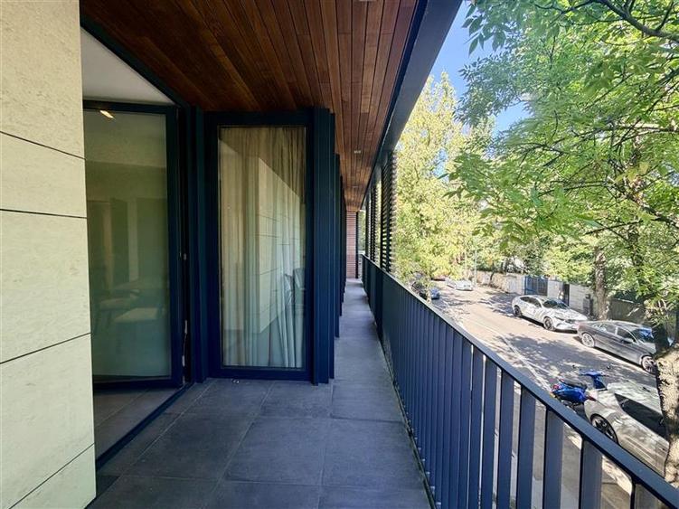 Apartament cu 5 camere decomandat, mobilat în Primăverii