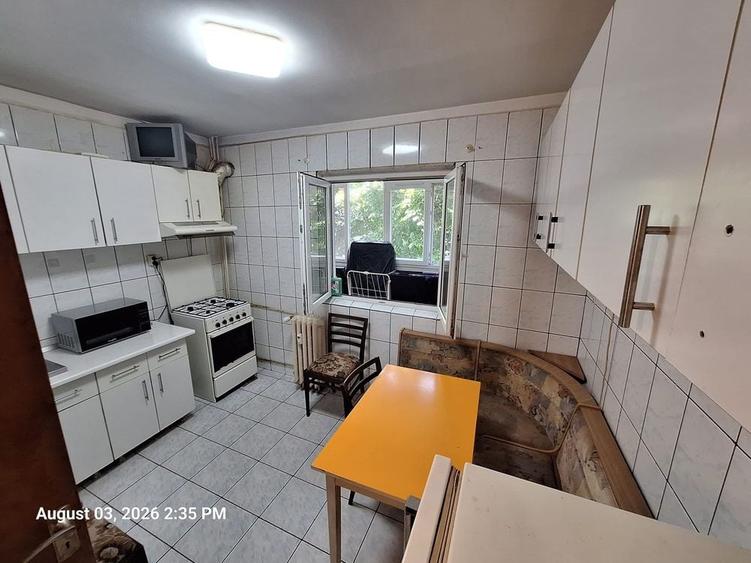Apartament cu 3 camere decomandat în Rahova